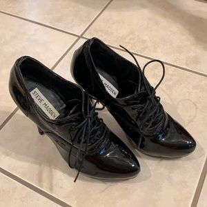 4” Steve Madden black leather closed toes booties.